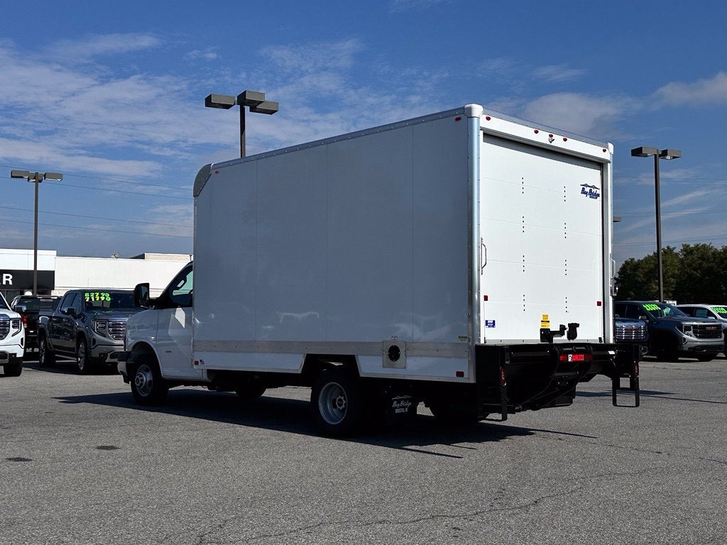2026 GMC Savana Cutaway 3500 1WT