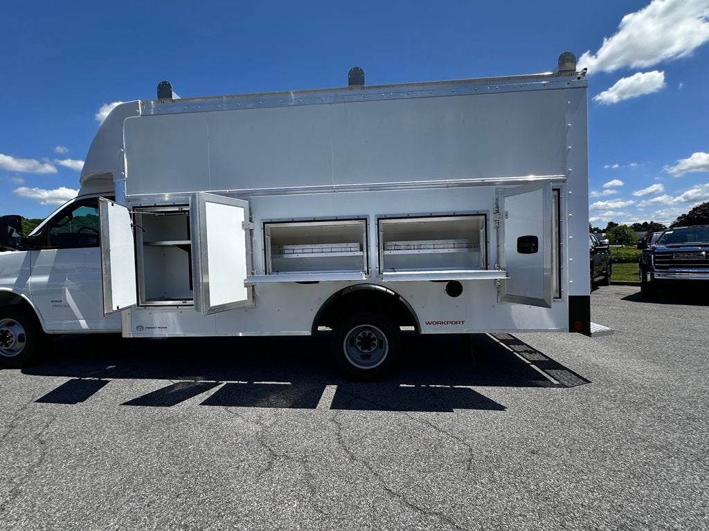 2026 GMC Savana Cutaway 4500 2WT