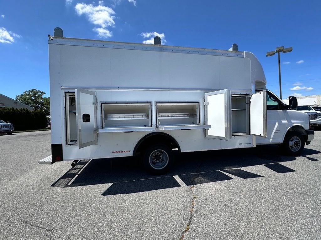2026 GMC Savana Cutaway 4500 2WT